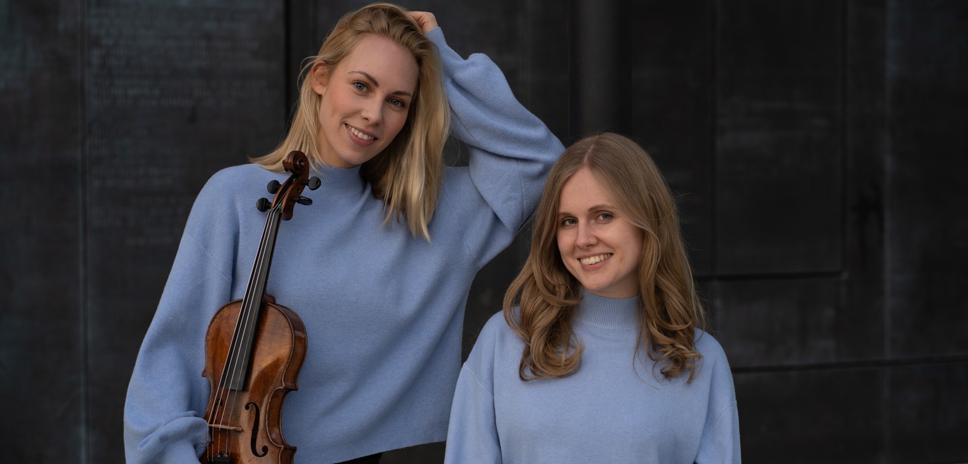 Links: Dorothea Schupelius mit Geige, rechts: Jelizaveta Vasiljeva