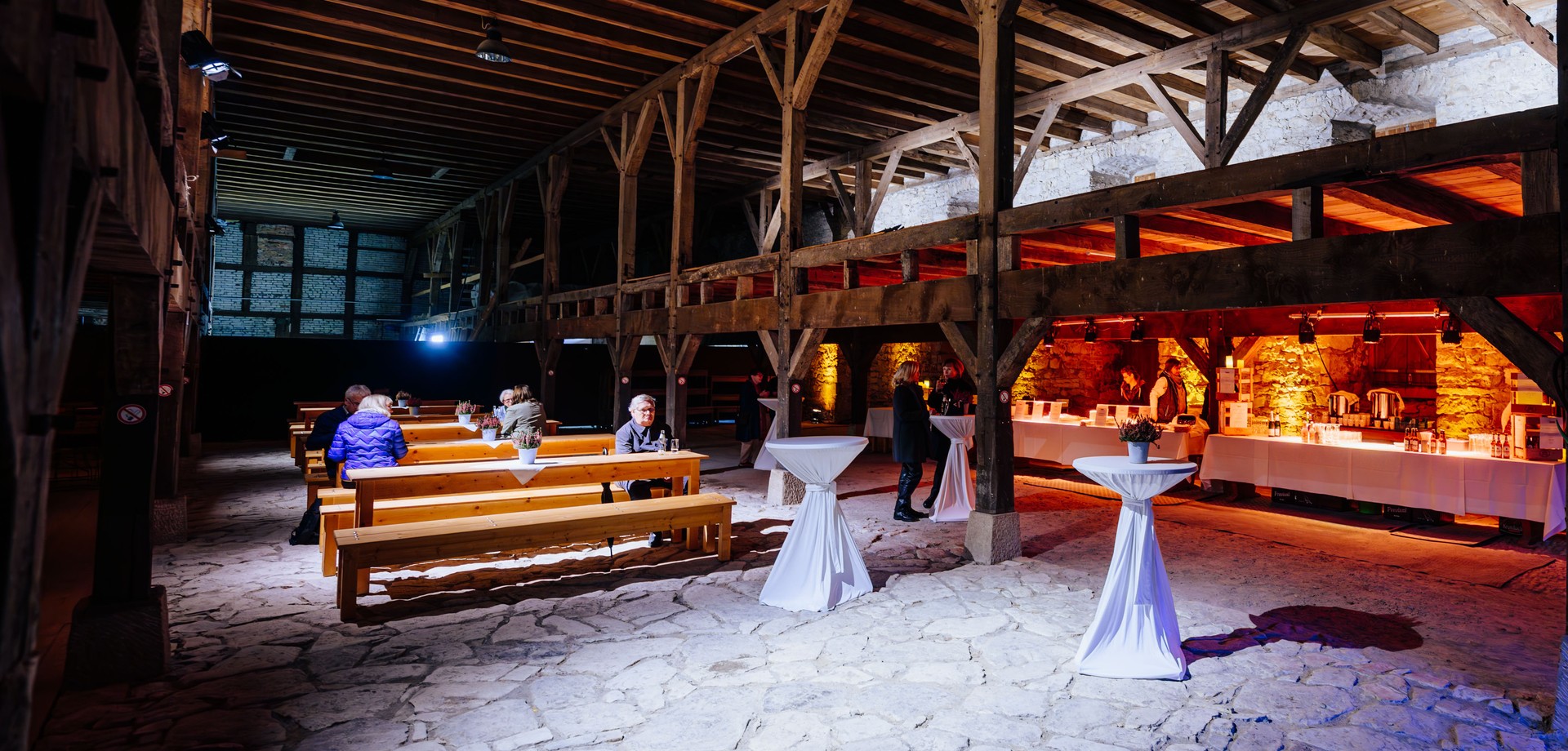 In der Meierei bietet das Klosterwirtshaus Getränke und kleine Speisen zum Dalheimer Sommer an.